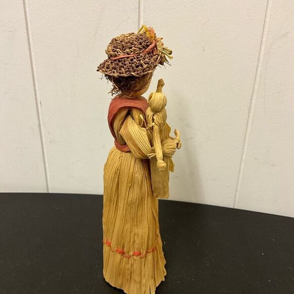 Vintage Handmade 8" Tall Corn Husk Doll Figurine with Child - Picture 3 of 6
